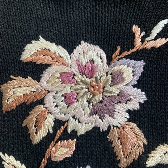 Vintage Worthington Floral Embroidered Beaded Accent Sweater M - Picture 8 of 9